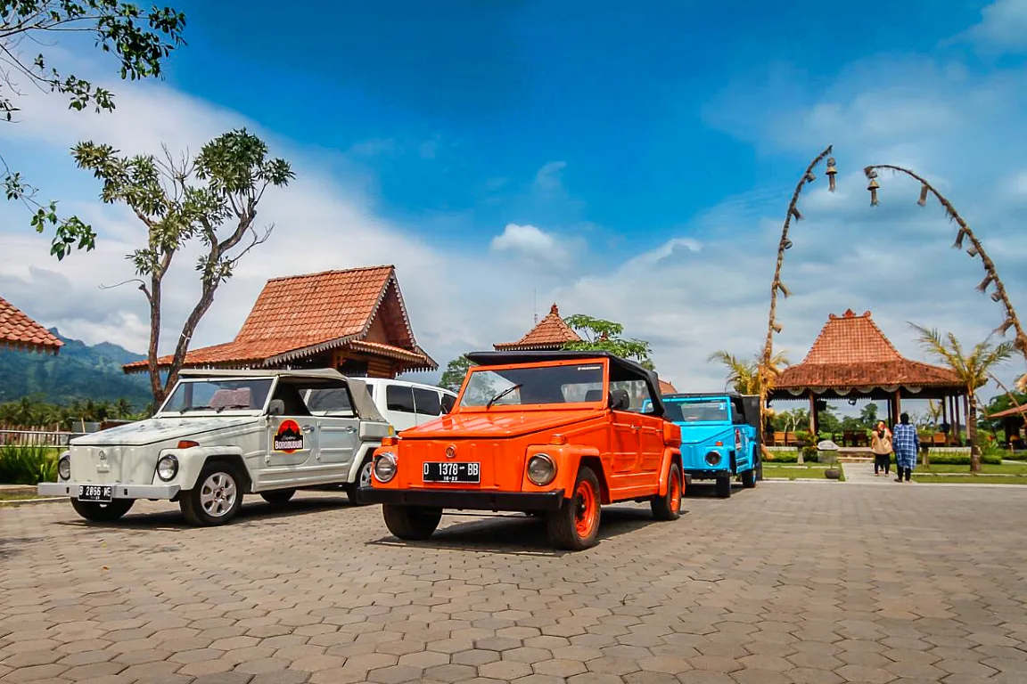 VW Cabrio Jadi Ikon Baru Wisata Candi Borobudur